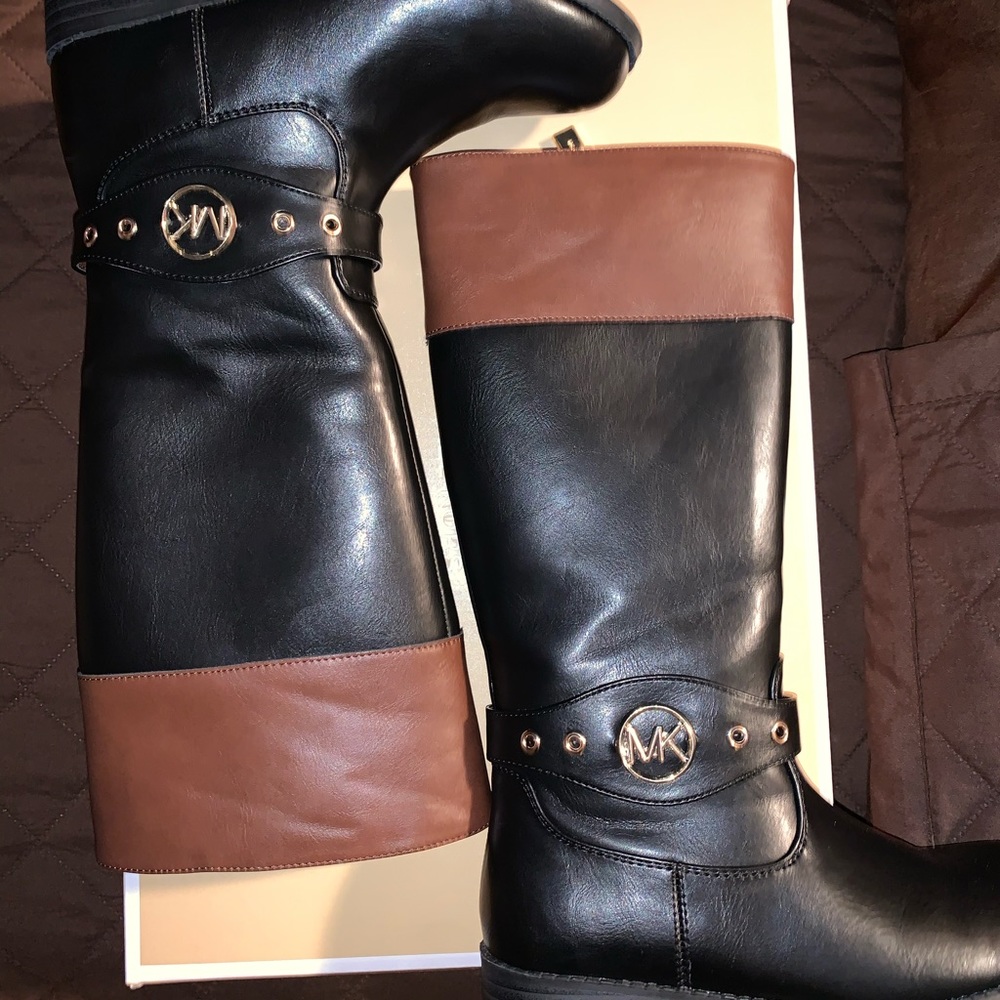 ⚠️SOLD⚠️ NIB Michael Kors Emma Derby Boots